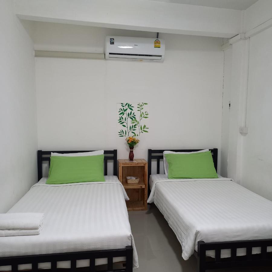 Happy Hostel Bangkok Exteriör bild