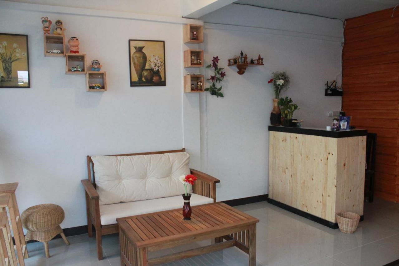 Happy Hostel Bangkok Exteriör bild