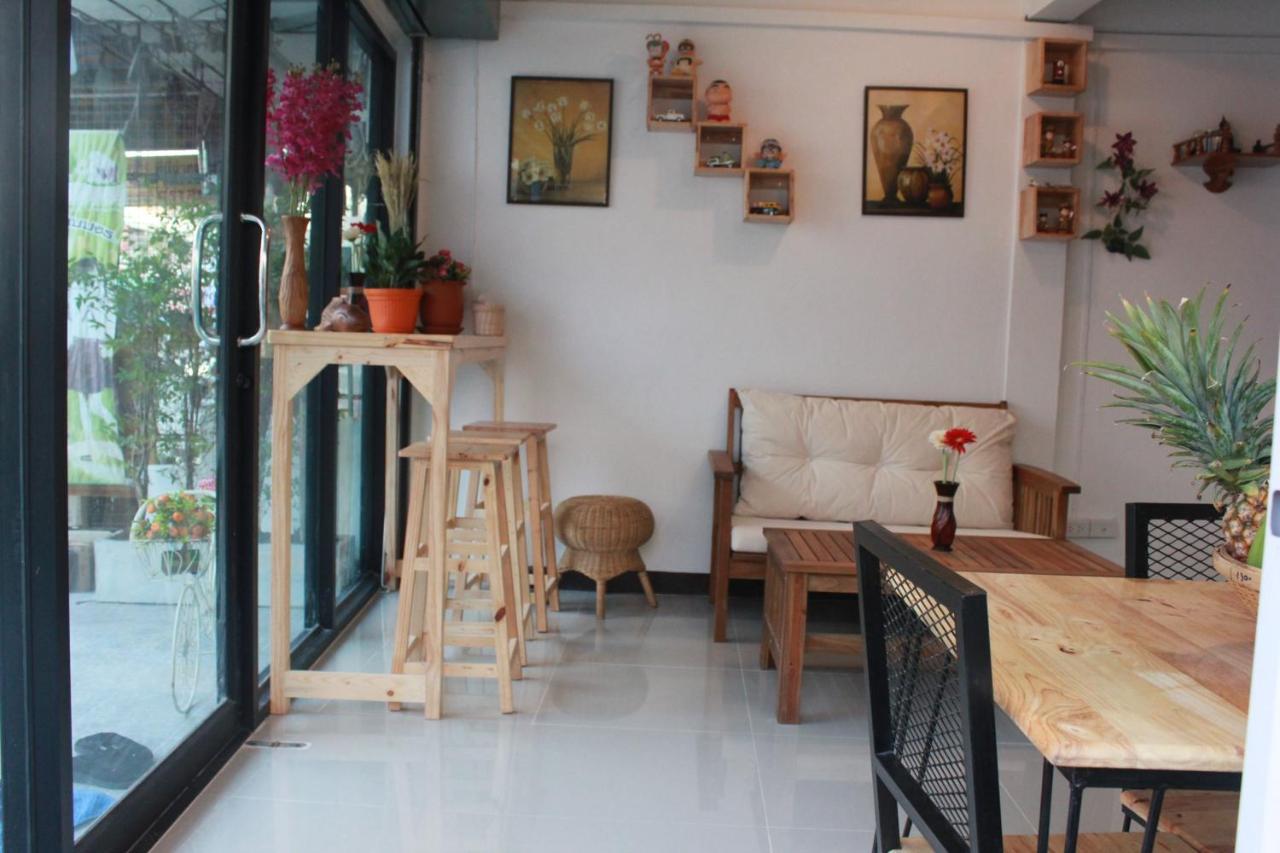 Happy Hostel Bangkok Exteriör bild